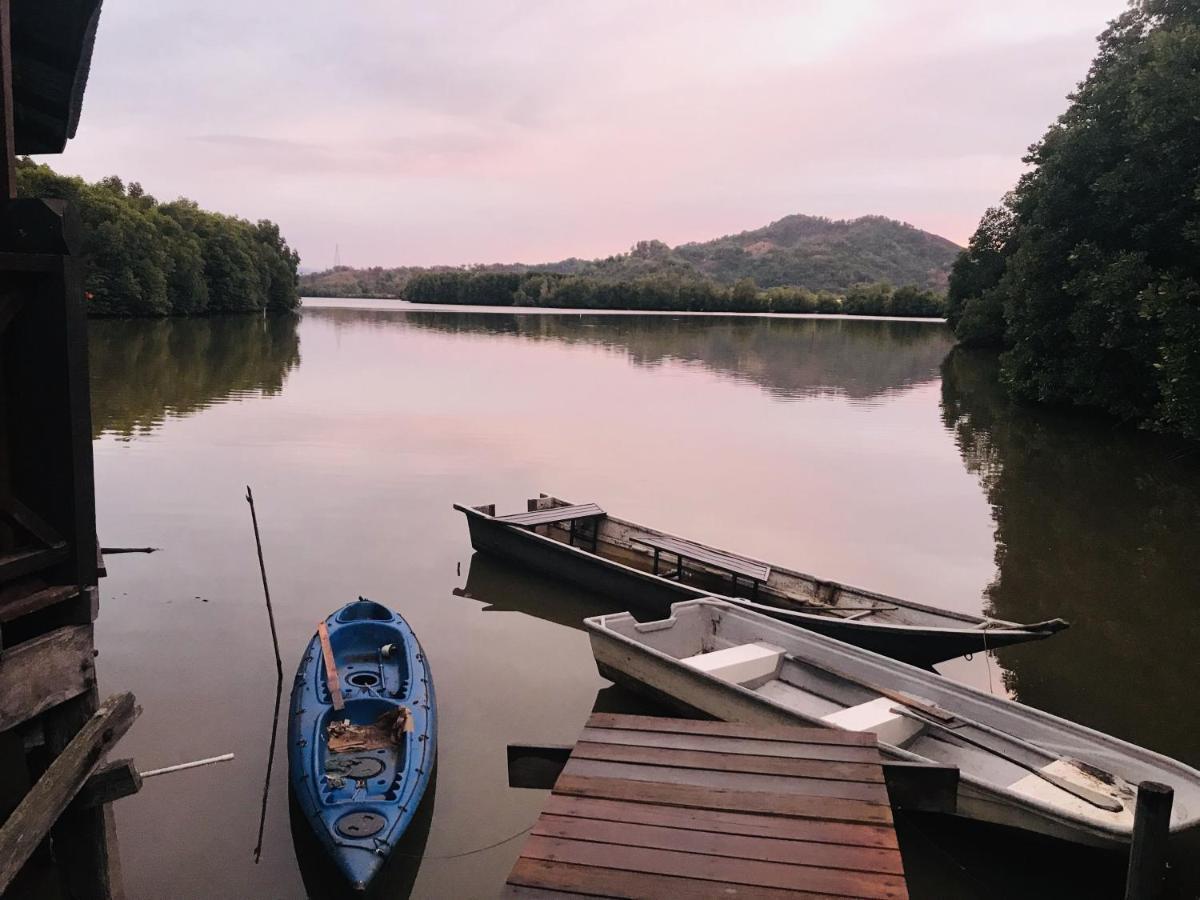 Gayang Friendly Water House Homestay Кота-Кинабалу Экстерьер фото